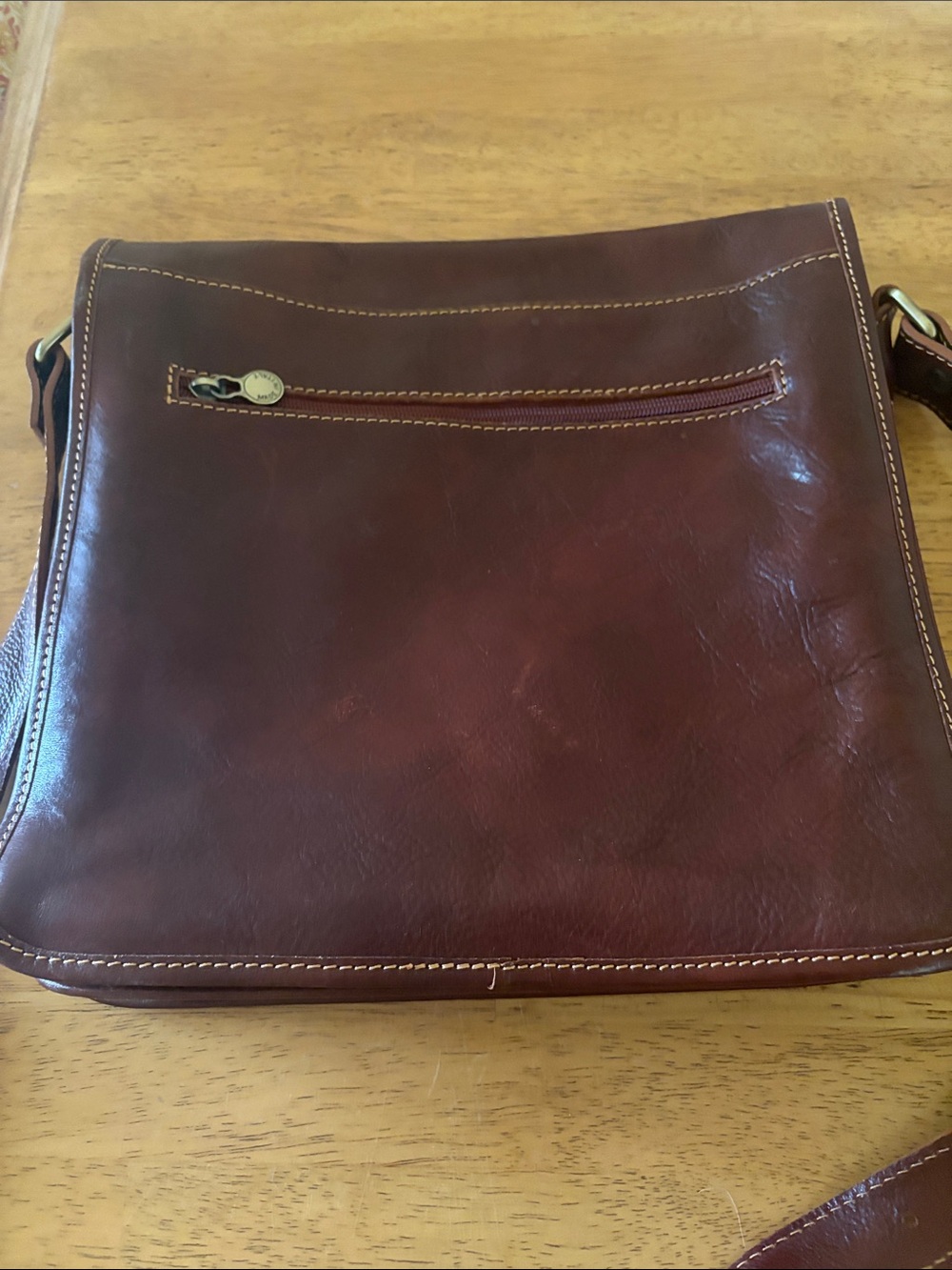 Classic Brown Leather Messenger Bag with Adjustable Strap - Picture 7 of 10